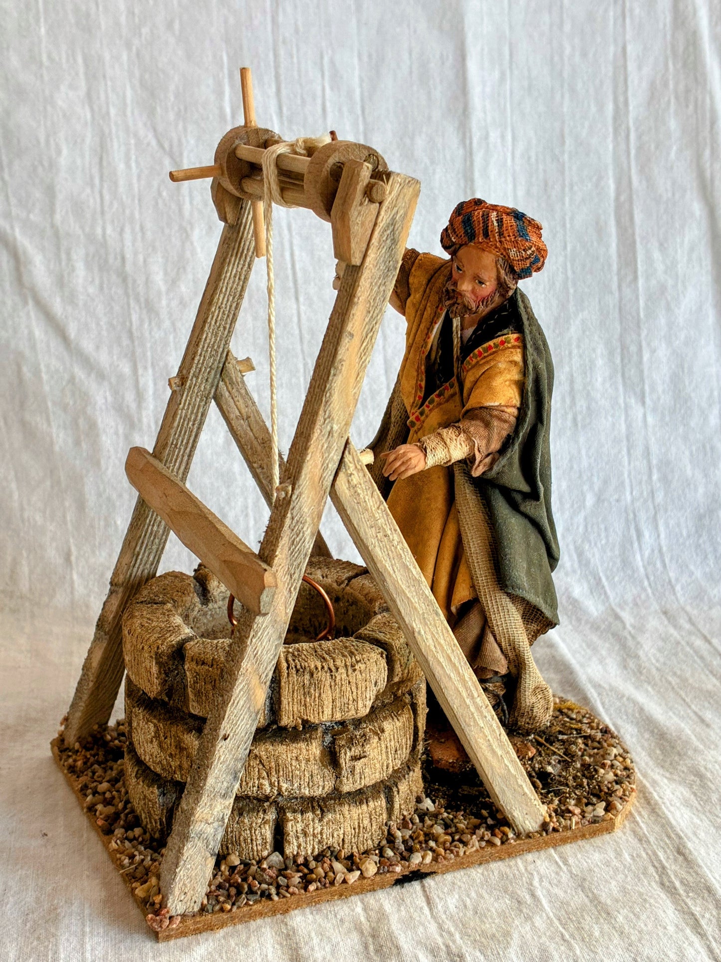 Hirte am Brunnen 13 cm Particolare