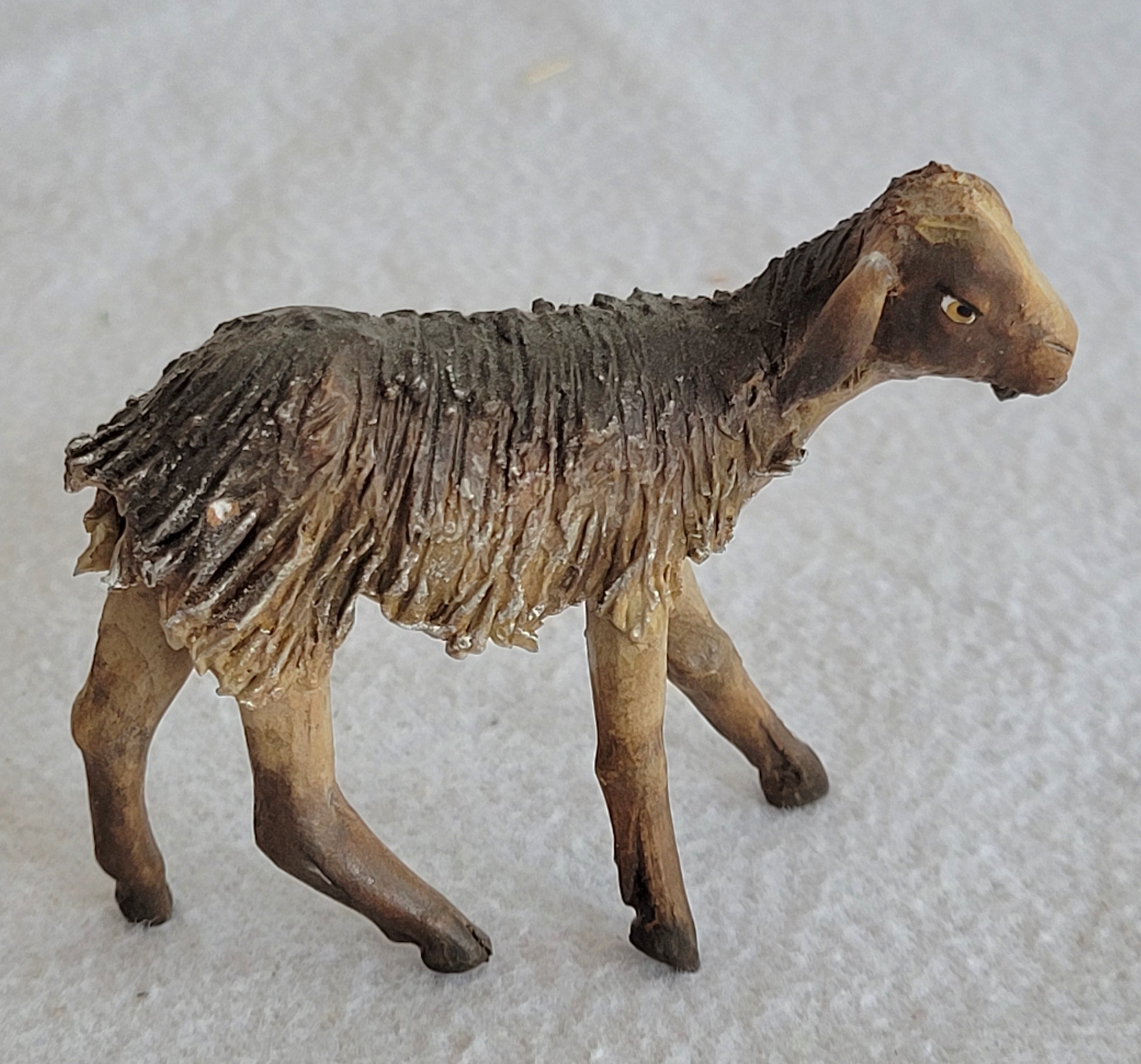 Junges Schaf stehend 10 cm