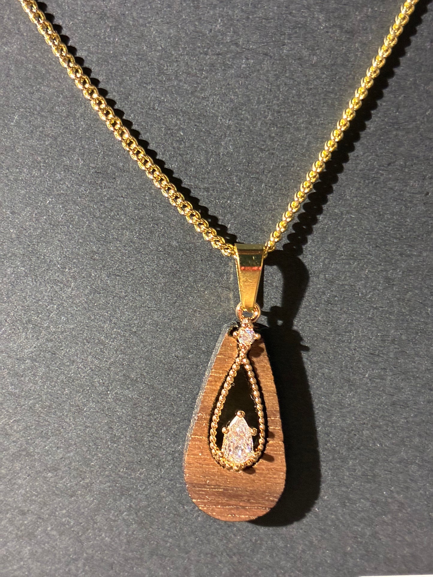 Walnuss Schmucktropfen Halskette