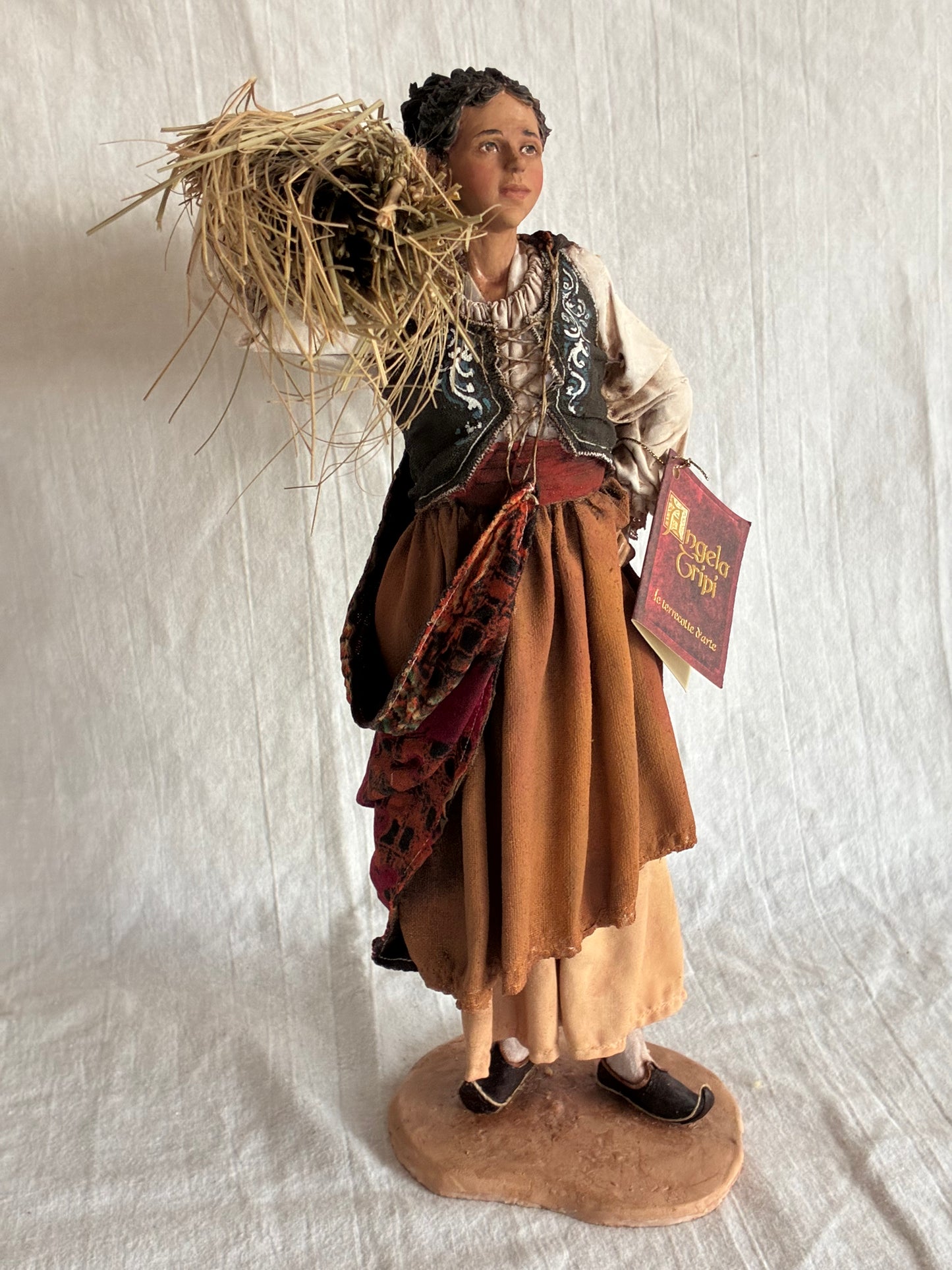 Frau mit Grasbüschel 30 cm Particolare