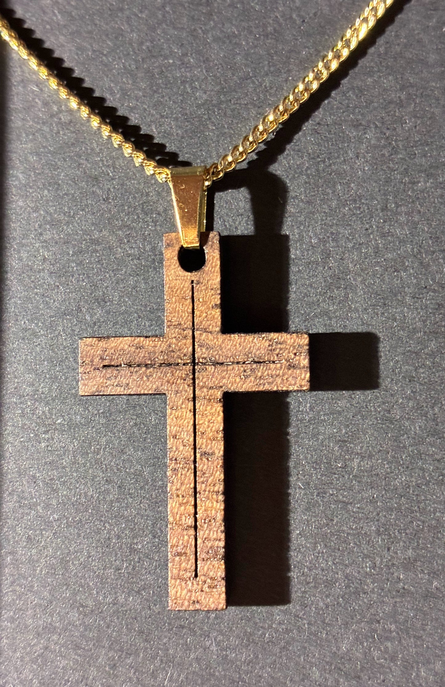 Walnuss Kreuz modern