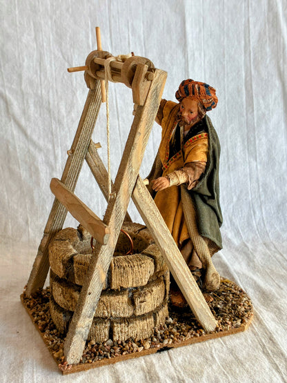 Hirte am Brunnen 13 cm Particolare
